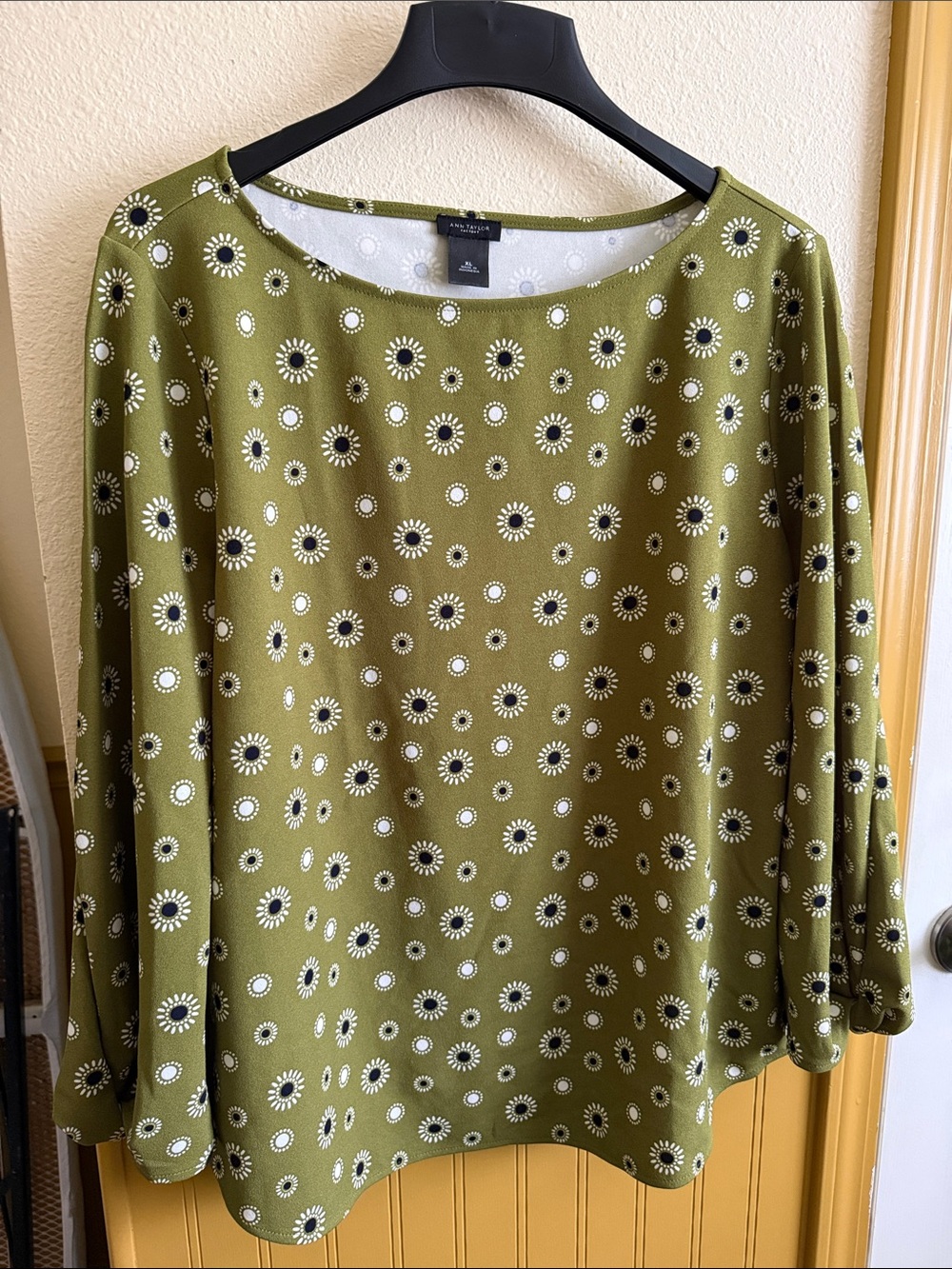 Ann Taylor Factory Olive Green Daisy-Print Long Sleeve Tee